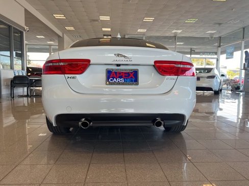 Used 2017 Jaguar XE Premium image 7