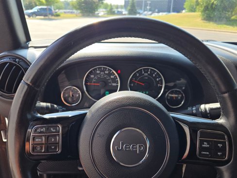 Used 2015 Jeep Wrangler Unlimited Sahara image 25