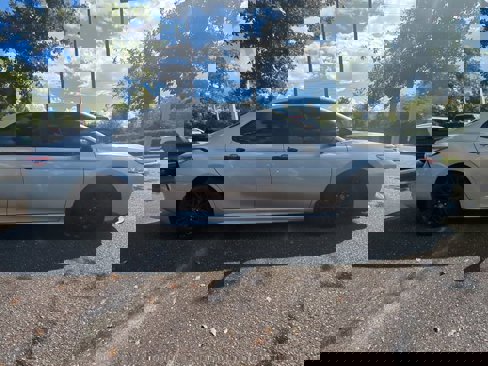 Used 2020 Toyota Camry SE image 3