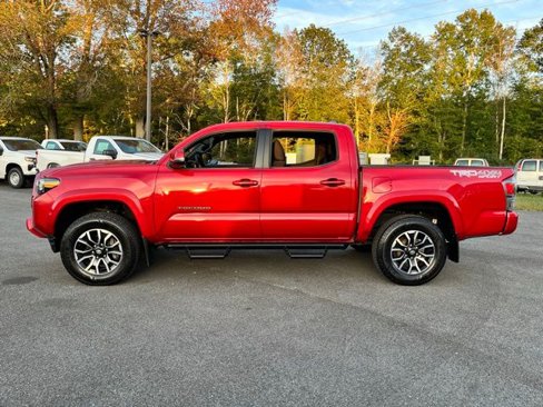 Used 2021 Toyota Tacoma TRD Sport w/ Technology Package image 12