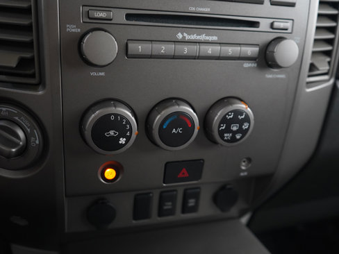 Used 2004 Nissan Titan SE image 21