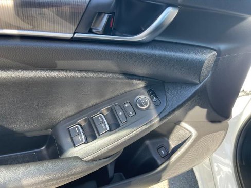 Used 2020 Honda Accord Sport image 9
