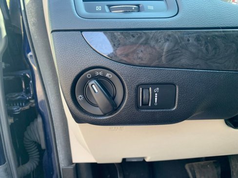 Used 2014 Dodge Grand Caravan SXT image 17
