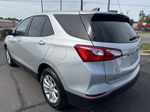 Used 2021 Chevrolet Equinox LS w/ LS Convenience Package image 5