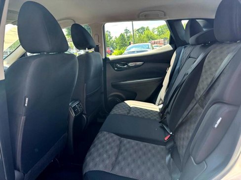 Used 2021 Nissan Rogue Sport SV image 32