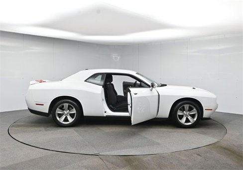Used 2015 Dodge Challenger SXT image 46