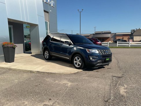 Used 2017 Ford Explorer XLT w/ Equipment Group 202A image 7