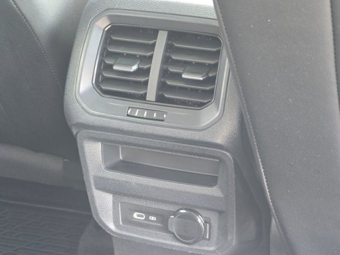 Used 2022 Volkswagen Tiguan SE image 49
