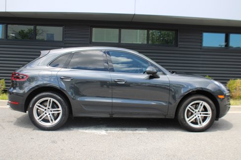 Certified 2018 Porsche Macan image 12