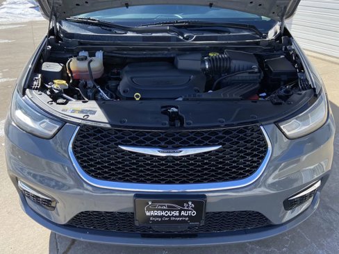 Used 2022 Chrysler Pacifica Touring-L image 25