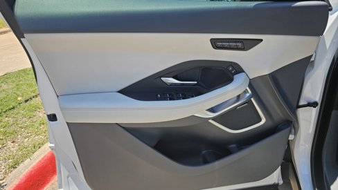 Used 2018 Jaguar E-PACE SE image 27