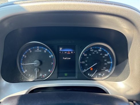 Used 2018 Toyota RAV4 LE image 30