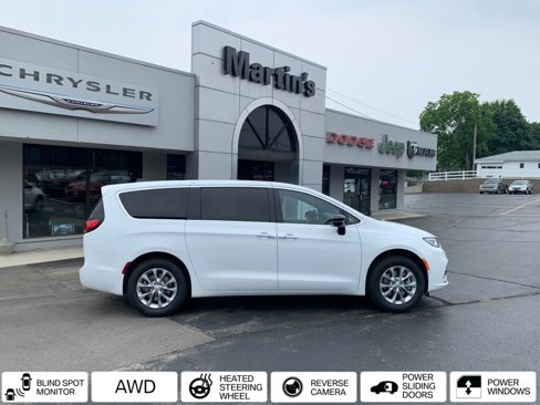 New 2025 Chrysler Pacifica Select image 1