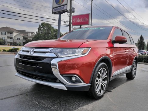Used 2017 Mitsubishi Outlander SE image 2