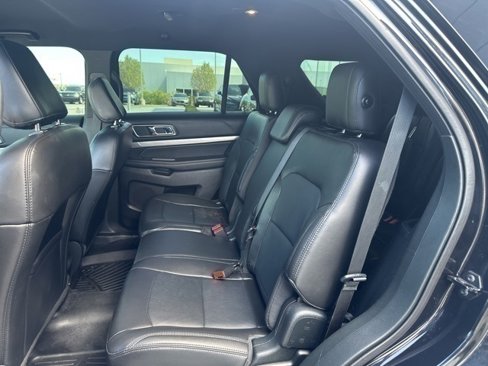 Used 2018 Ford Explorer XLT w/ Equipment Group 202A image 10