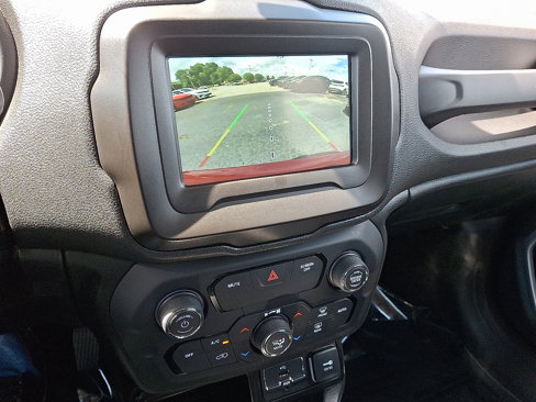 Used 2020 Jeep Renegade Latitude image 24