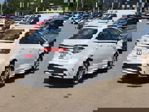 Used 2020 Toyota Corolla LE image 6