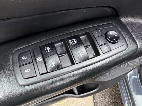 Used 2018 Jeep Grand Cherokee Altitude image 11
