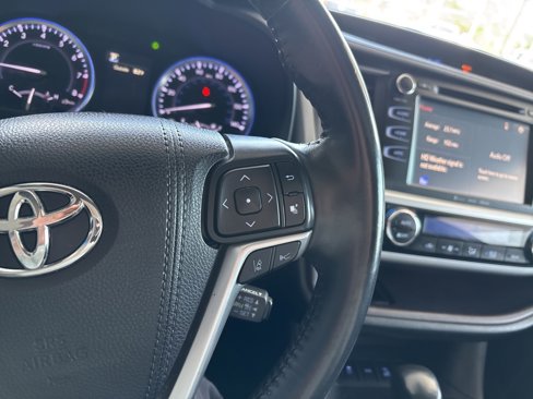 Used 2019 Toyota Highlander XLE image 14