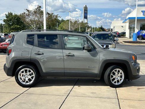 Used 2020 Jeep Renegade Latitude w/ Popular Equipment Group image 5
