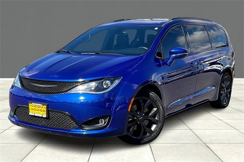 Used 2019 Chrysler Pacifica Limited image 2