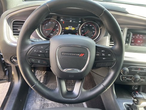Used 2017 Dodge Charger SE image 11