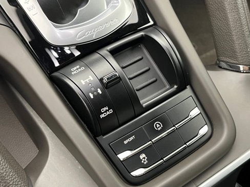 Used 2017 Porsche Cayenne Platinum Edition image 15