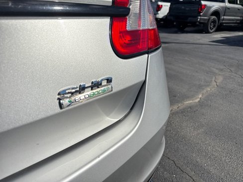 Used 2010 Ford Taurus SHO image 11
