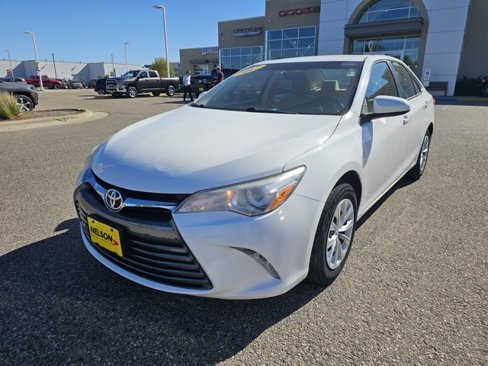 Used 2017 Toyota Camry LE image 2