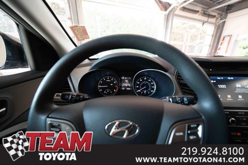 Used 2018 Hyundai Santa Fe Sport w/ 2.4L Value Package 02 image 15