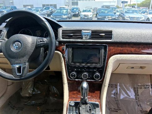 Used 2013 Volkswagen Passat TDI SEL Premium image 22