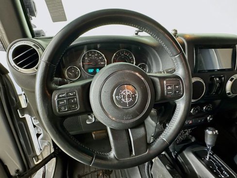Used 2016 Jeep Wrangler Unlimited Sahara w/ Dual Top Group image 11