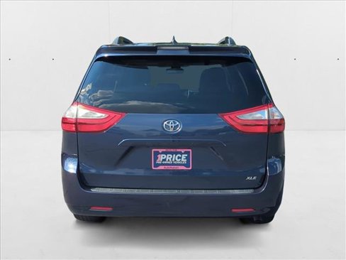 Used 2018 Toyota Sienna XLE image 6