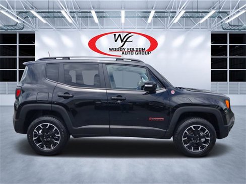 Used 2023 Jeep Renegade Trailhawk w/ Trailer Tow Group image 2