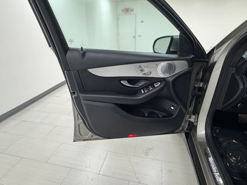 Used 2019 Mercedes-Benz GLC 300 4MATIC image 9
