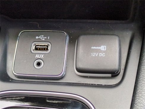 Used 2019 Jeep Cherokee Limited image 21