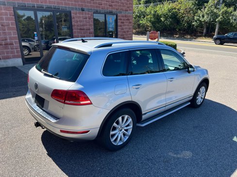 Used 2011 Volkswagen Touareg Sport image 5
