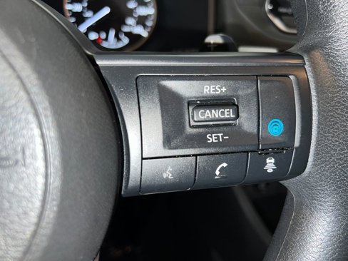 Used 2024 Nissan Rogue SV image 17