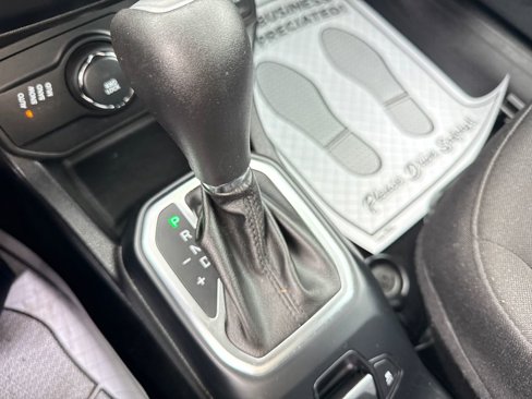 Used 2018 Jeep Renegade Sport w/ Power & Air Group image 35