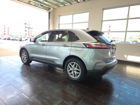 Used 2023 Ford Edge SEL image 4