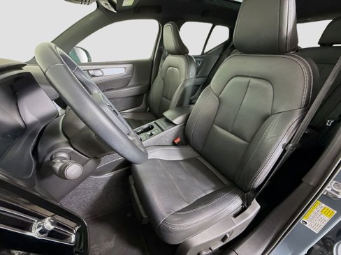 Used 2020 Volvo XC40 T5 Momentum image 19