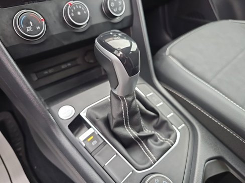 Certified 2022 Volkswagen Taos SE image 11