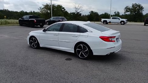 Used 2018 Honda Accord Sport image 6