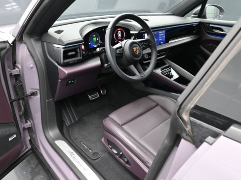 Certified 2024 Porsche Macan 4 Electric image 4