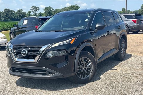 Used 2021 Nissan Rogue S image 2