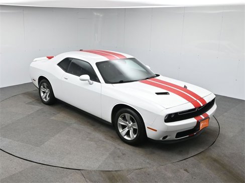 Used 2015 Dodge Challenger SXT image 42