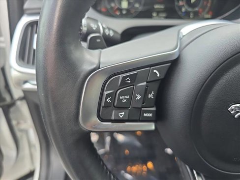 Used 2020 Jaguar E-PACE SE image 17