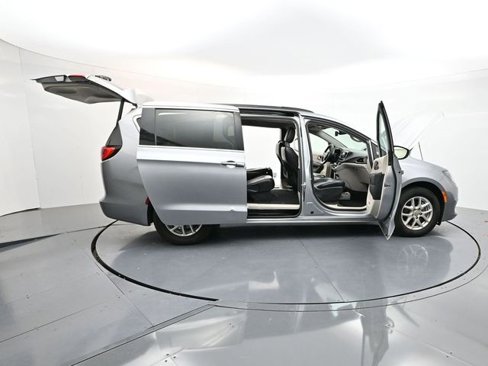 Used 2020 Chrysler Voyager Lxi image 48