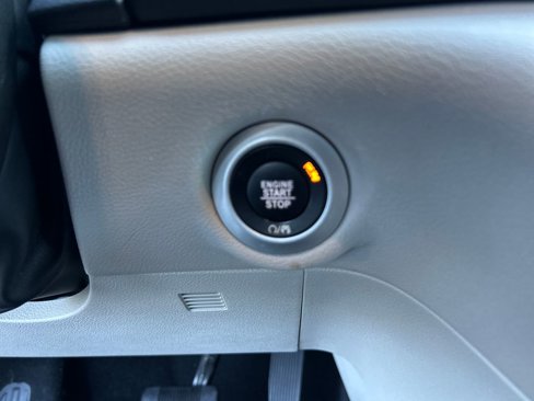 Used 2022 Chrysler Voyager LX image 31