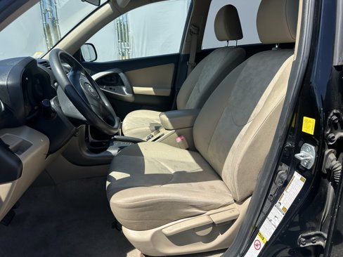 Used 2011 Toyota RAV4 4WD image 9